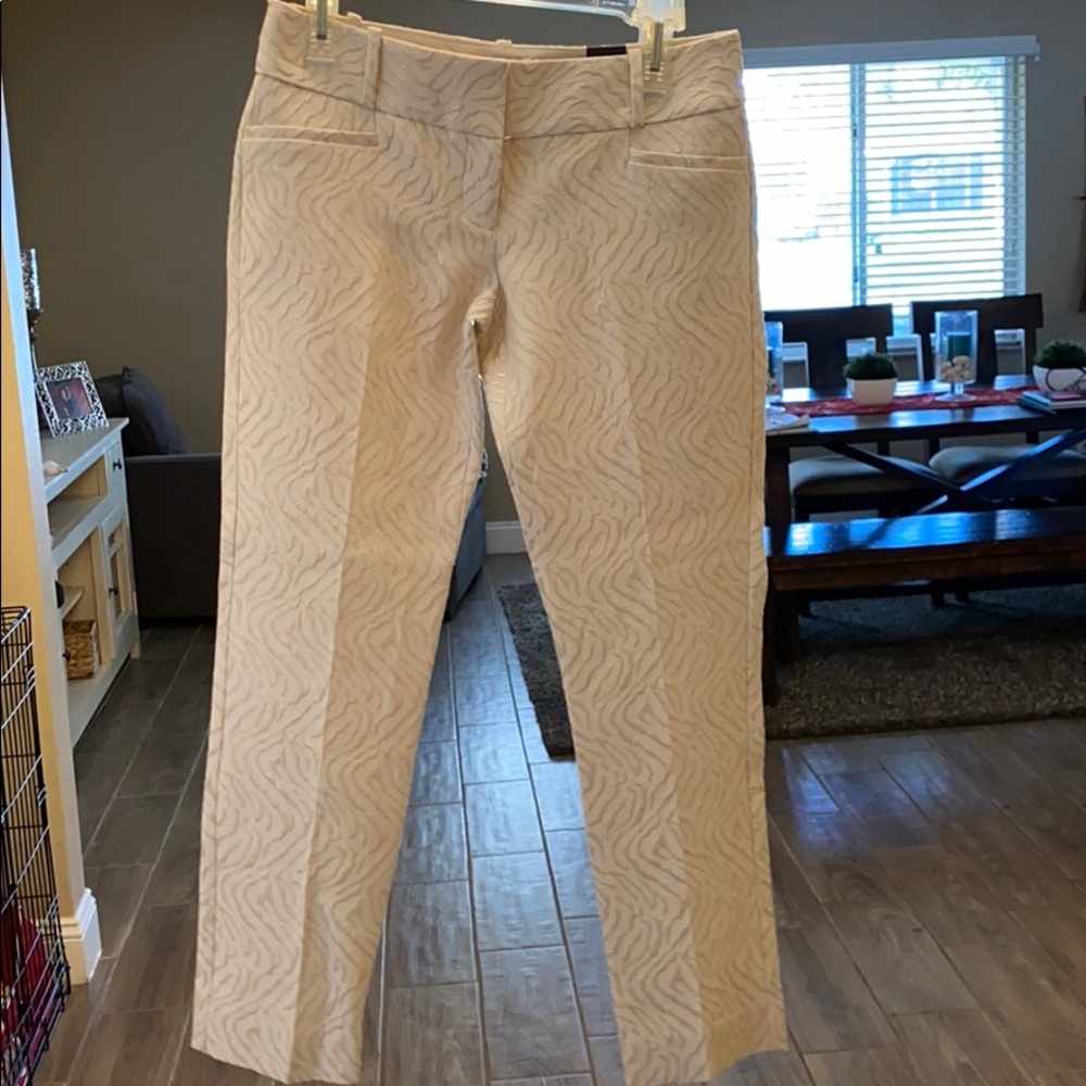 Off-White/Gold Ankle Pants